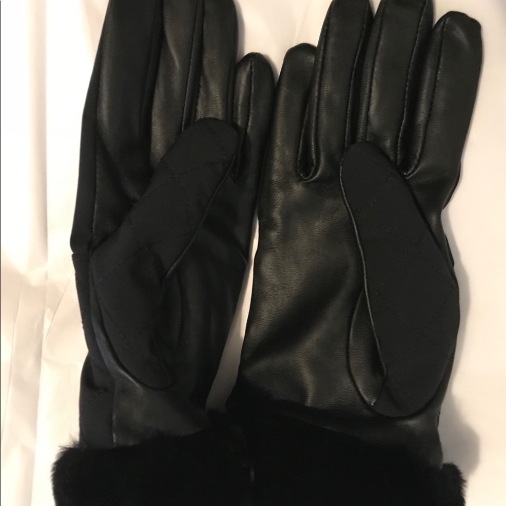 Ugg Nylon Smart gloves with fur - Picture 2 of 4
